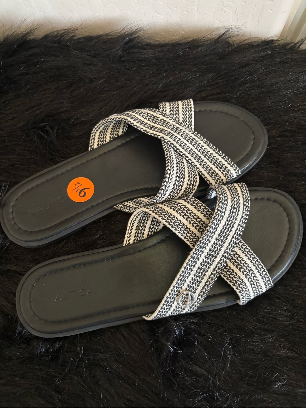 NWOT Nautica Casual Crisscross Slide Sandals in Black & White, Size 9.5